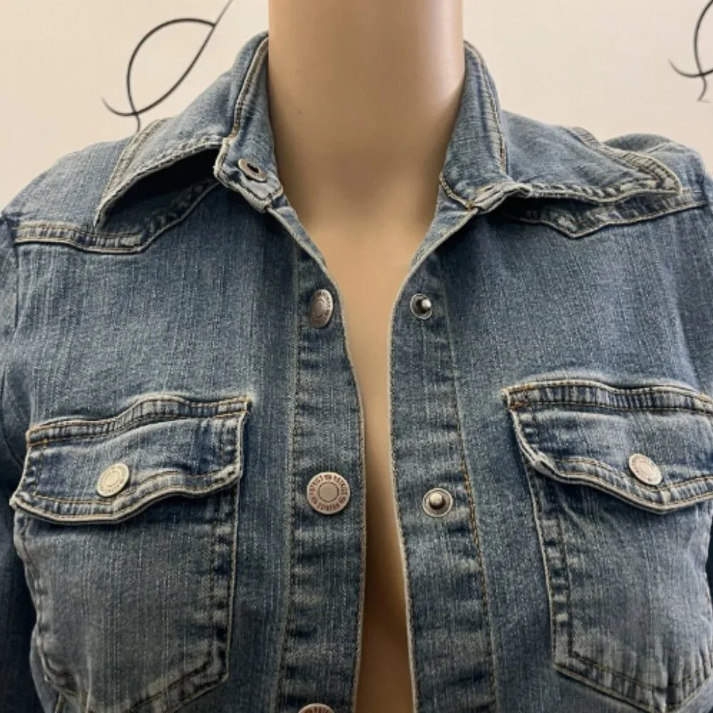 Hot Kiss. Size XS. Cotton Spandex. Denim Shacket. Snap. Fitted. B129 - Picture 2 of 5